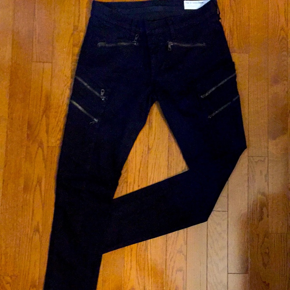 Rag & bone Women’s slim fit mid-rise jeans.